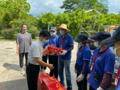 德晟集团董事长骆志凌带队慰问一线，为基层员工“送清凉”